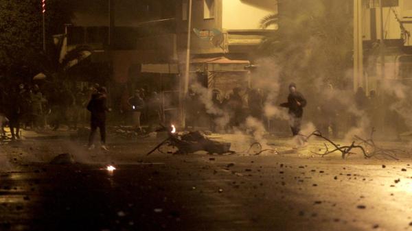 ما الأسباب الكامنة وراء اندلاع الاحتجاجات الاجتماعية في تونس؟