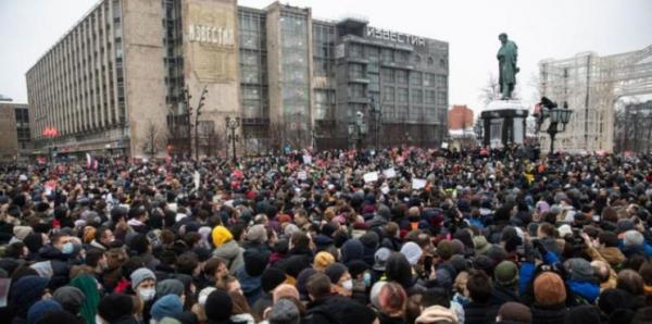 وصفوه بـ”اللص”… مظاهرات حاشدة في عشرات المدن الروسية تطالب برحيل بوتين