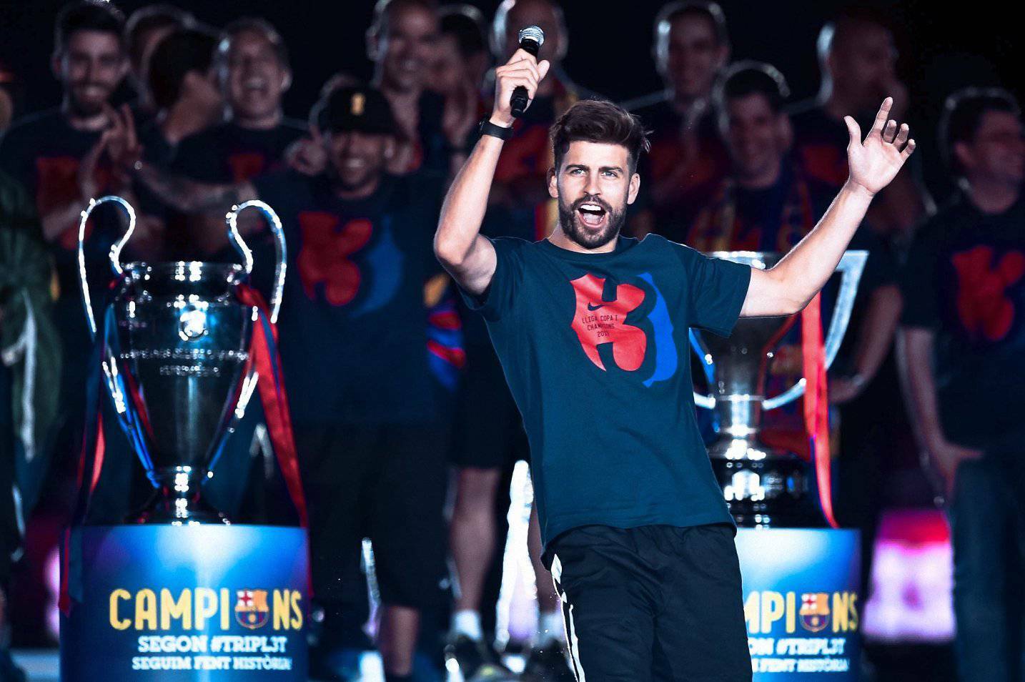 برشلونة يقوم بعمل حفل وداع لاعبه المدافع جيرارد بيكيه في الكامب نو