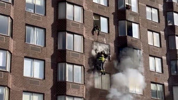 البوكس نيوز – فيديو يحبس الأنفاس.. إنقاذ امرأة تتدلى من الطابق الـ20!