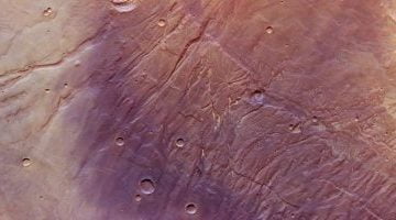 تكنولوجيا  – قنوات غامضة على المريخ توحى باحتمال تدفق المياه على سطح الكوكب مجددا بالمستقبل