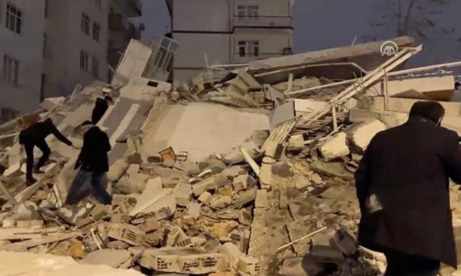 البوكس نيوز – الأقوى منذ 28 عامًا.. الهلال الأحمر بسوريا يستغيث من كارثة الزلزال