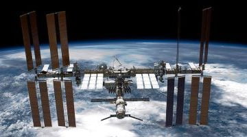 تكنولوجيا  – رواد الفضاء ينقلون كبسولة سبيس إكس دراجون إلى محطة فضائية