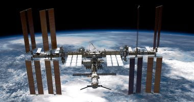 تكنولوجيا  – رواد الفضاء ينقلون كبسولة سبيس إكس دراجون إلى محطة فضائية