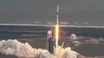 تكنولوجيا  – SpaceX تطلق 15 قمراً صناعياً إلى المدار