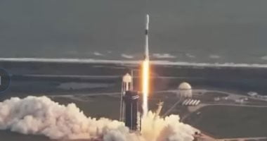 تكنولوجيا  – SpaceX تطلق 15 قمراً صناعياً إلى المدار