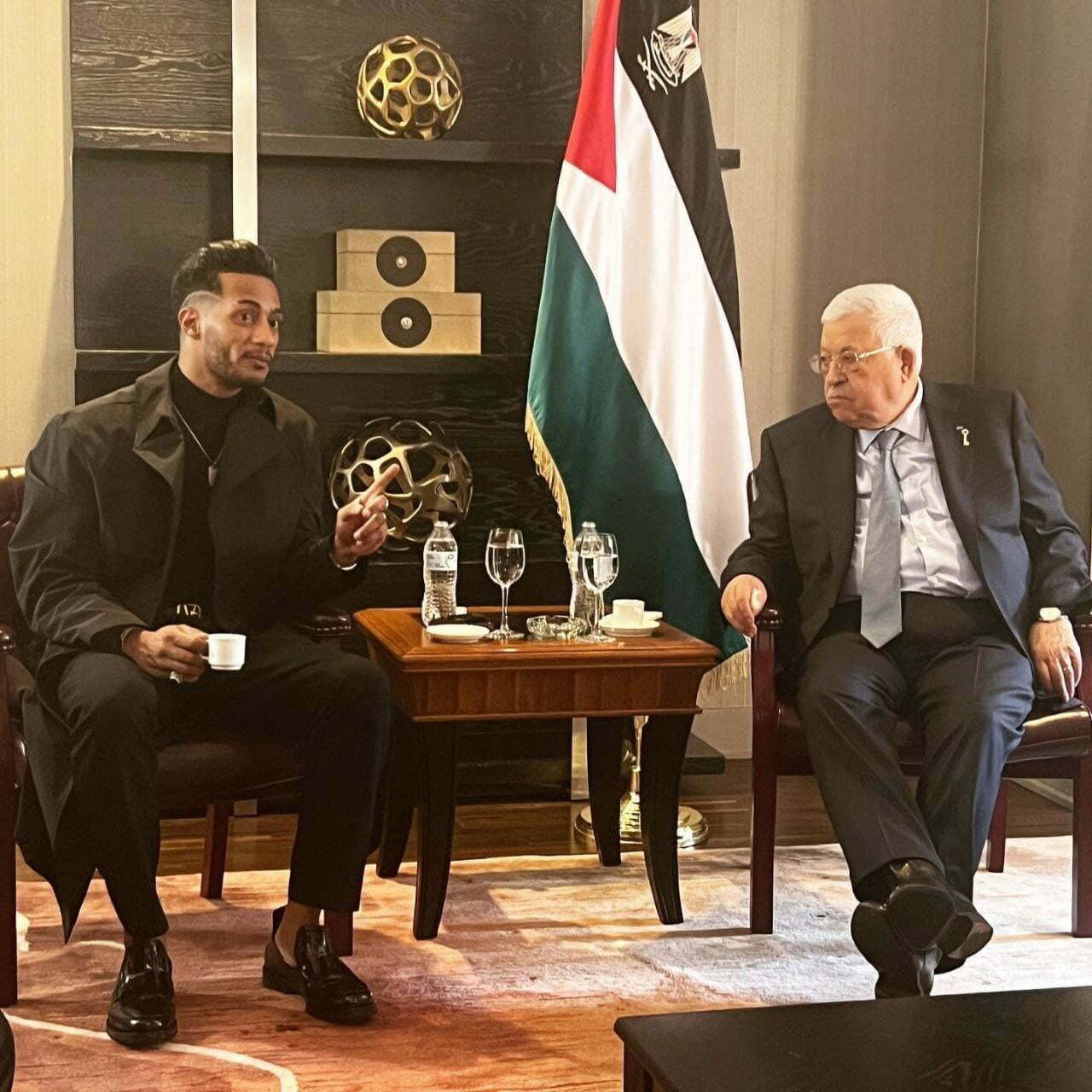 صور: الرئيس عباس يلتقي الفنان المصري محمد رمضان في نيويورك