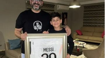 ميسي يوقع لابن أكرم حسني في القميص بهذه المناسبة – البوكس نيوز
