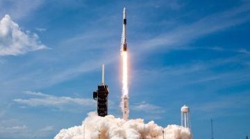 تكنولوجيا  – صاروخ SpaceX يطلق 54 قمرا صناعيا جديدا للإنترنت