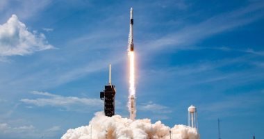 تكنولوجيا  – صاروخ SpaceX يطلق 54 قمرا صناعيا جديدا للإنترنت