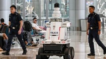 تكنولوجيا  – سنغافورة تستعين بـ “الشرطى الروبوت” فى الشوارع