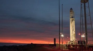 تكنولوجيا  – سبيس إكس تطلق 13 قمرًا صناعيًا لقوة الفضاء الأمريكية