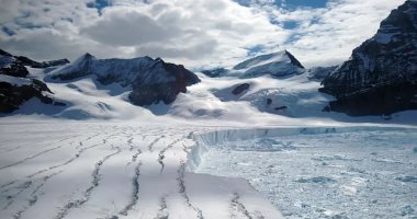 تكنولوجيا  – ارتفاع درجات الحرارة خلال يونيو ويوليو أدى لذوبان 50% من الغطاء الجليدى بجرينلاند