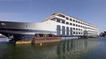 شركة المقاولون العرب تنجح فى رفع فندق عائم عملاق ببحيرة ناصر – البوكس نيوز