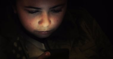 تكنولوجيا  – الصين تعلن عن حد يومى لمدة ساعتين لاستخدام الأطفال للهواتف الذكية