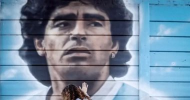 رياضة – جماهير نابولى تحتفل بجدارية جديدة لتخليد مارادونا فى سانتا ماريا.. فيديو