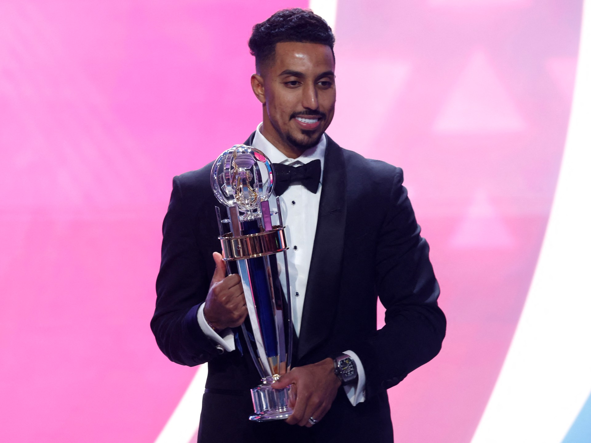 السعودي الدوسري يفوز بجائزة أفضل لاعب في آسيا | رياضة – البوكس نيوز