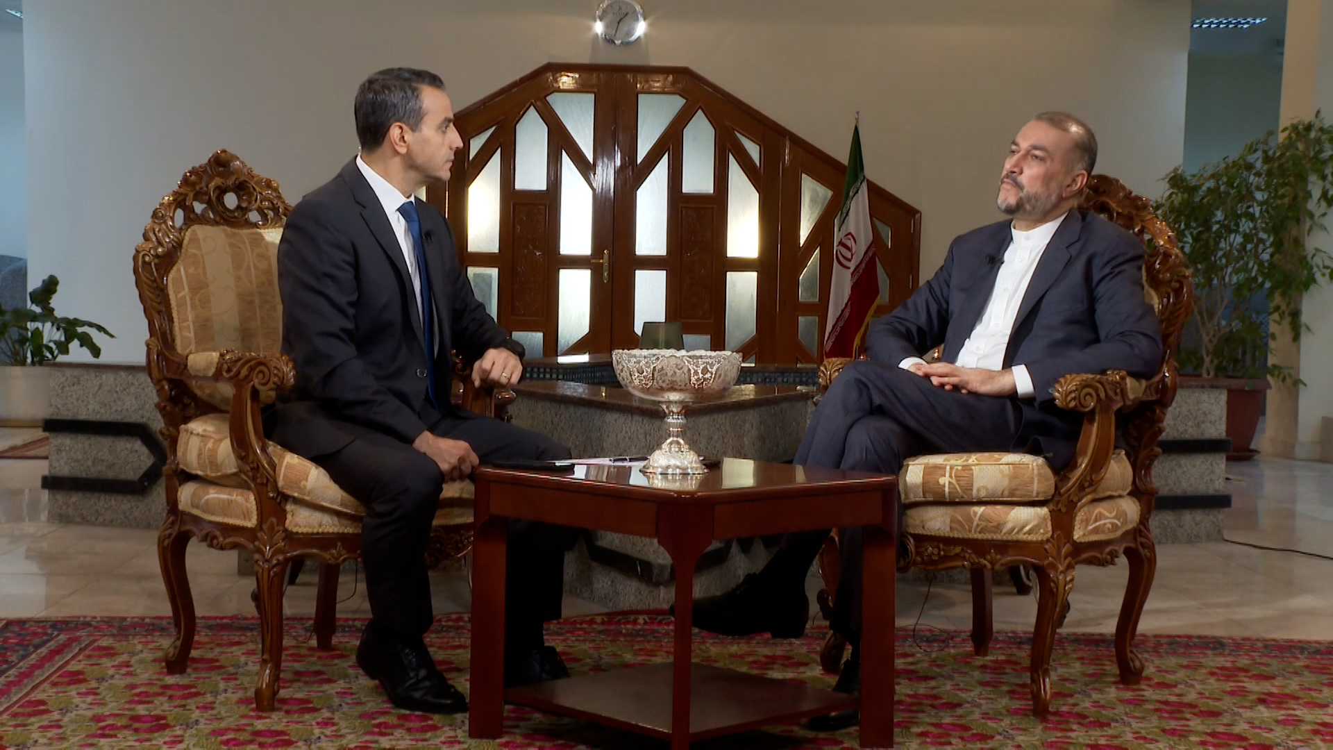 لقاء خاص-وزير خارجية إيران يحذر من تداعيات الحرب على غزة | حوارية – البوكس نيوز