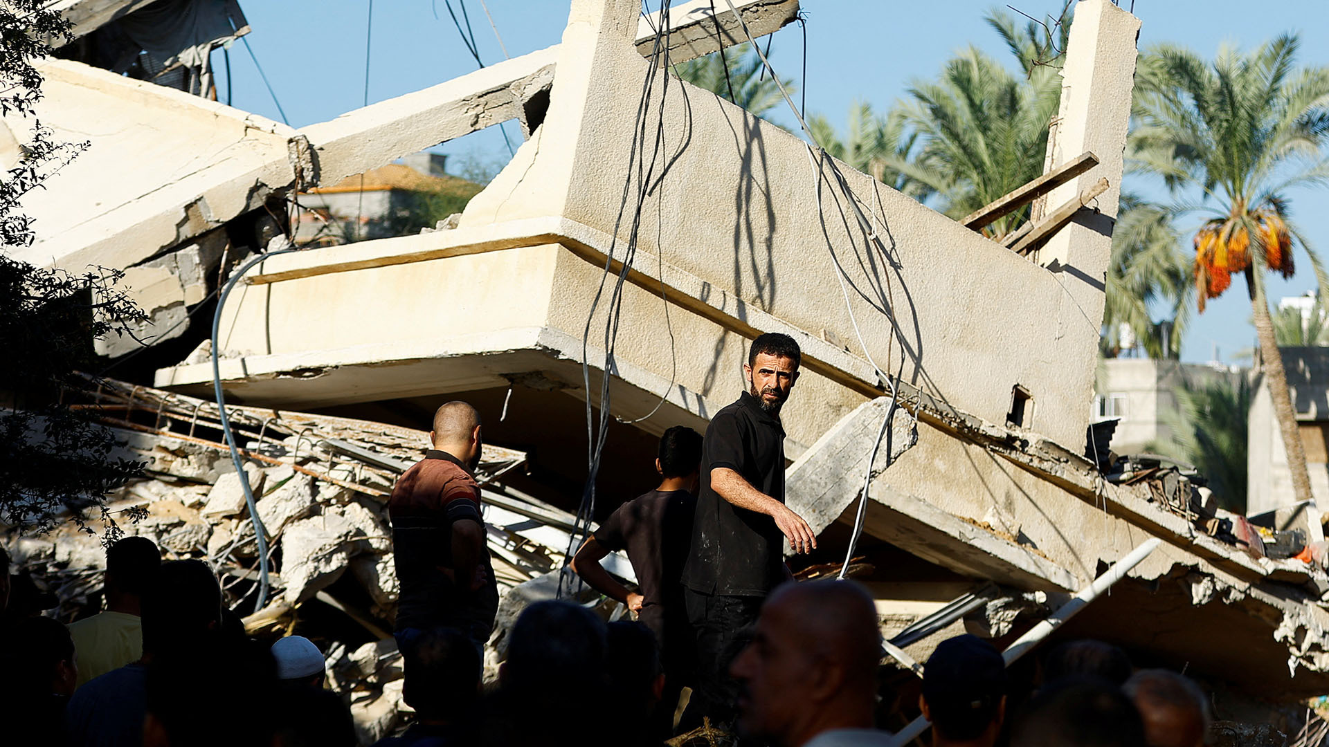 القصف الإسرائيلي يدمر نصف بنايات غزة وآلاف عالقون تحت الأنقاض | أخبار – البوكس نيوز