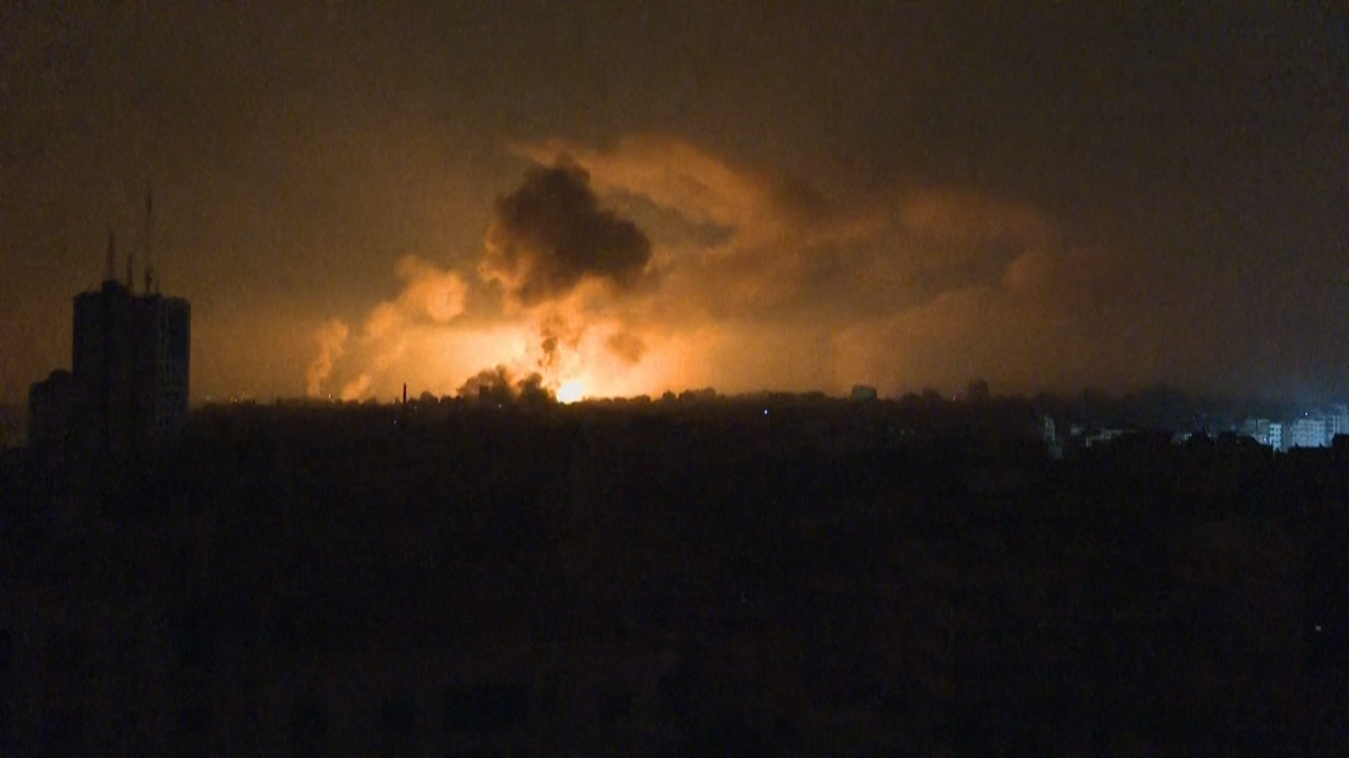 معزولة عن العالم.. ليلة غير مسبوقة من القصف الإسرائيلي على غزة | أخبار – البوكس نيوز