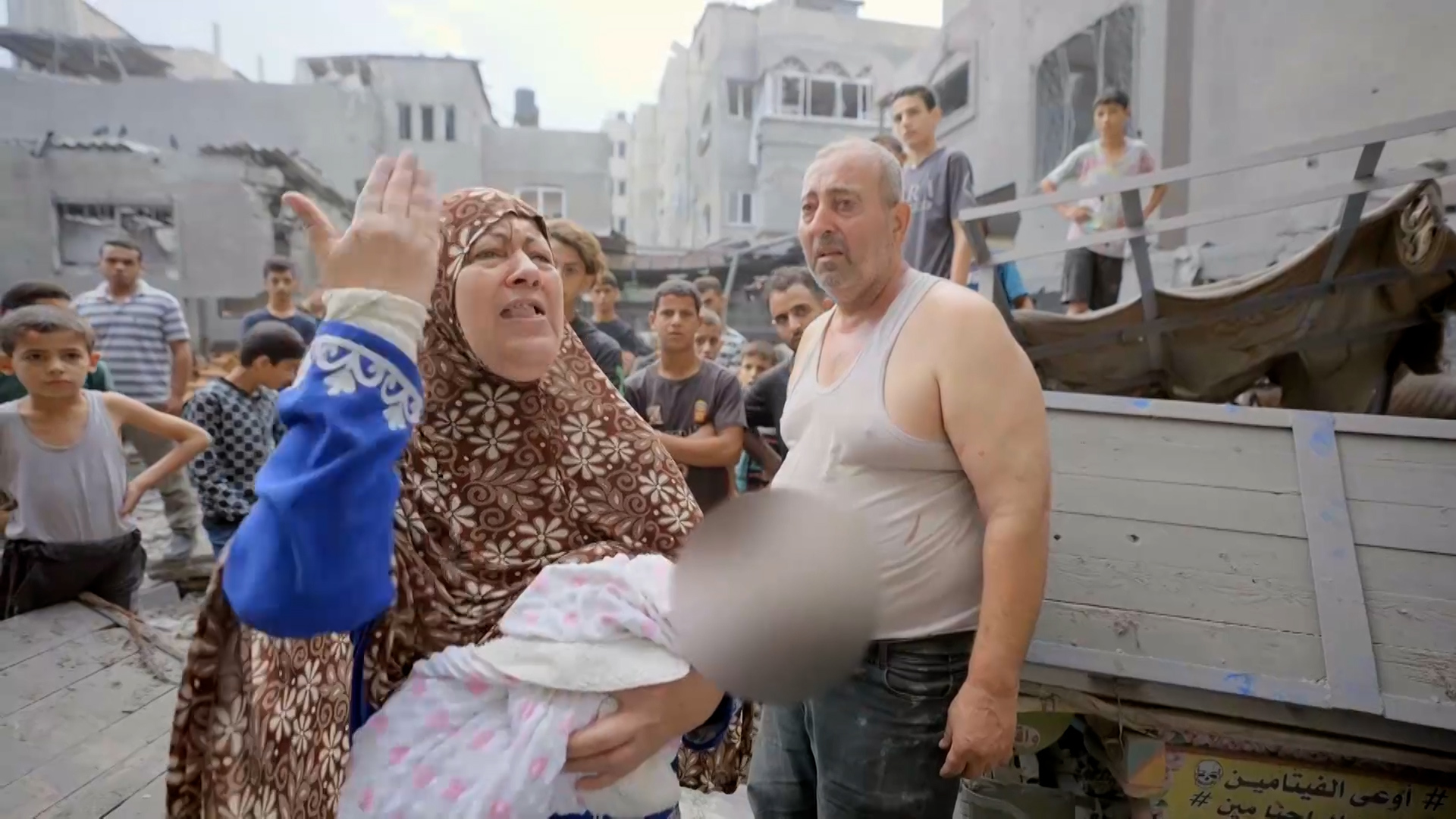 شهادات مؤثرة لناجين من قصف مخيم النصيرات بغزة | أخبار – البوكس نيوز