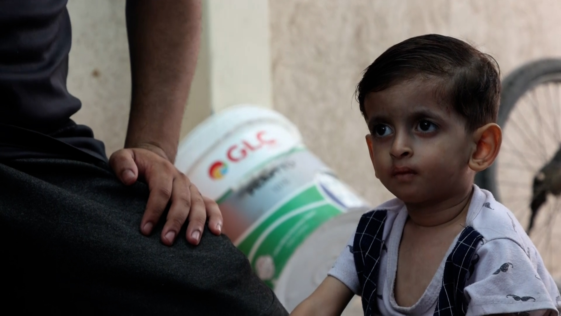 فلسطيني يروي معاناة طفليه بعد إحكام إسرائيل حصارها على غزة | التقارير الإخبارية – البوكس نيوز