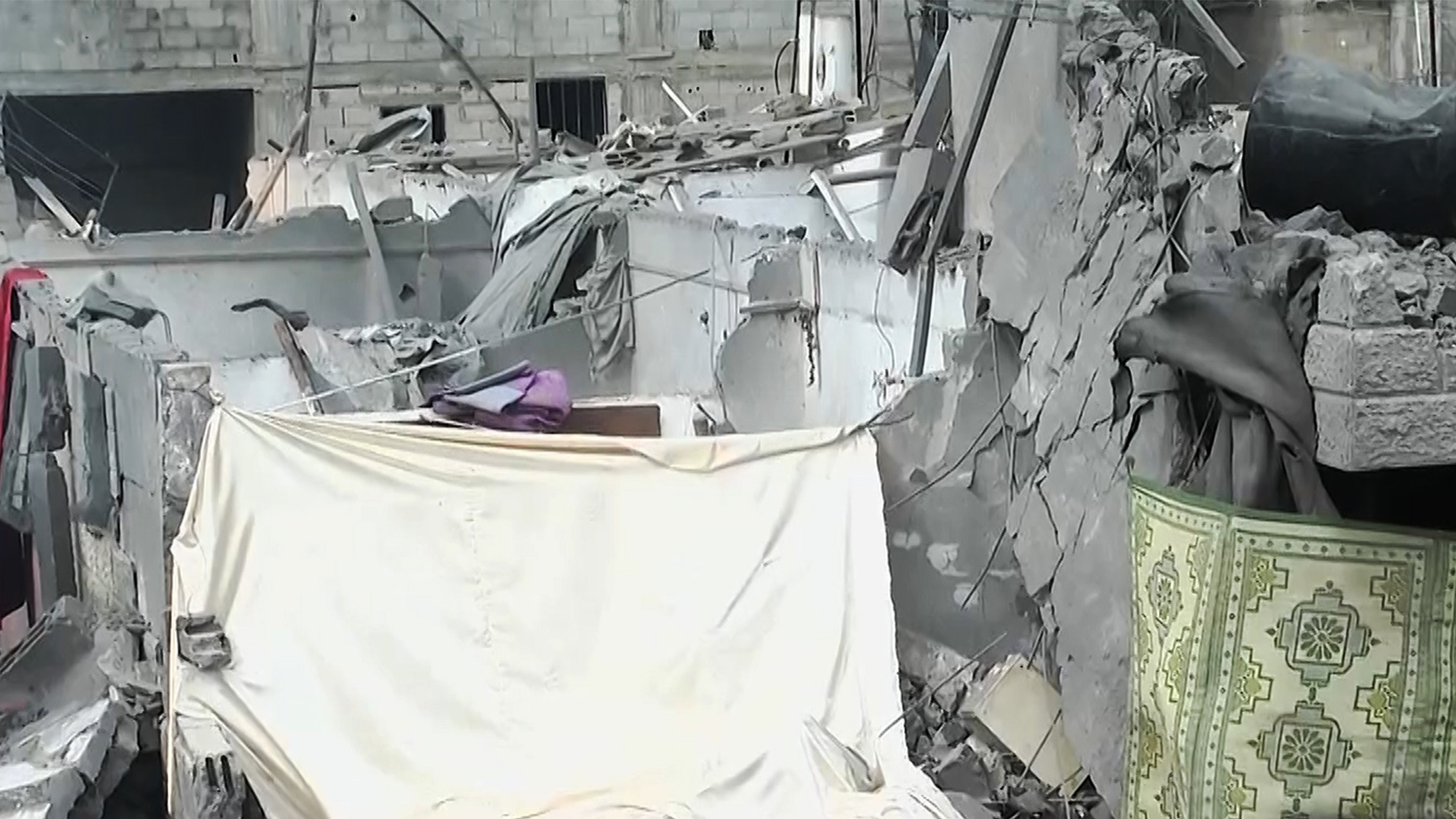 سكان مخيم النصيرات بغزة يقيمون في منازلهم المدمرة | البرامج – البوكس نيوز