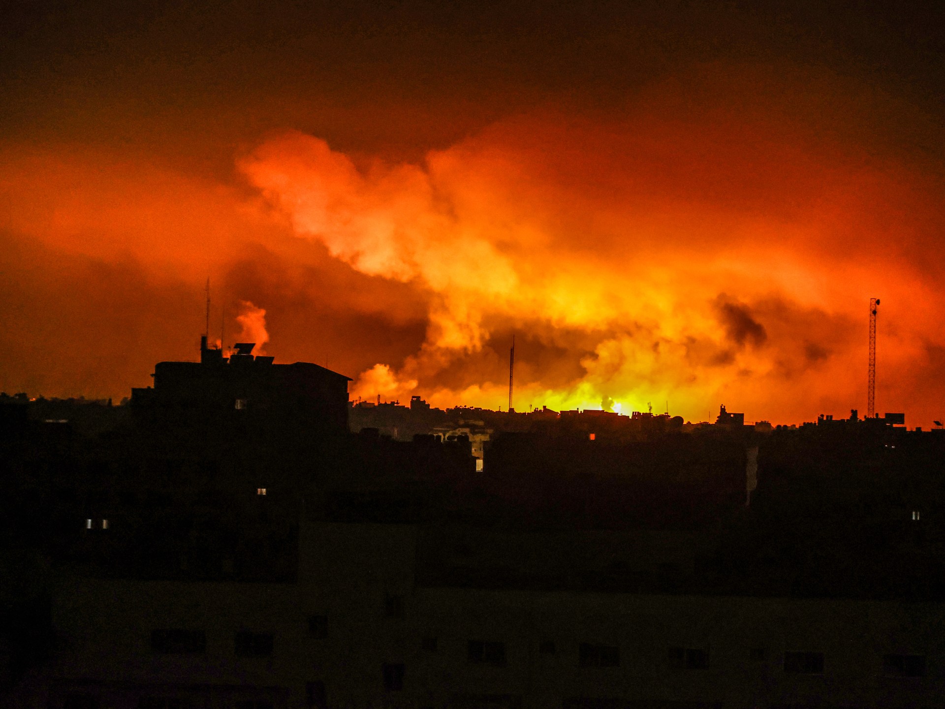 هيومن رايتس والعفو الدولية تحذران: قطع الاتصالات بغزة يهدد بإخفاء “فظائع جماعية” و”جرائم حرب” | أخبار – البوكس نيوز