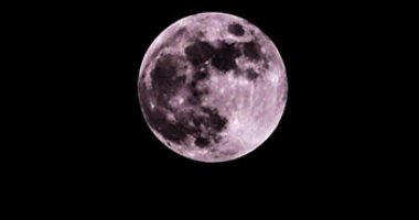 تكنولوجيا  – 8 مراحل يمر بها القمر من الجانب المضىء للمظلم