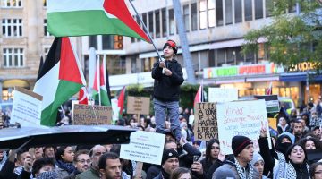 مظاهرات في أوروبا للأسبوع الرابع تطالب بوقف المجازر في غزة | أخبار – البوكس نيوز