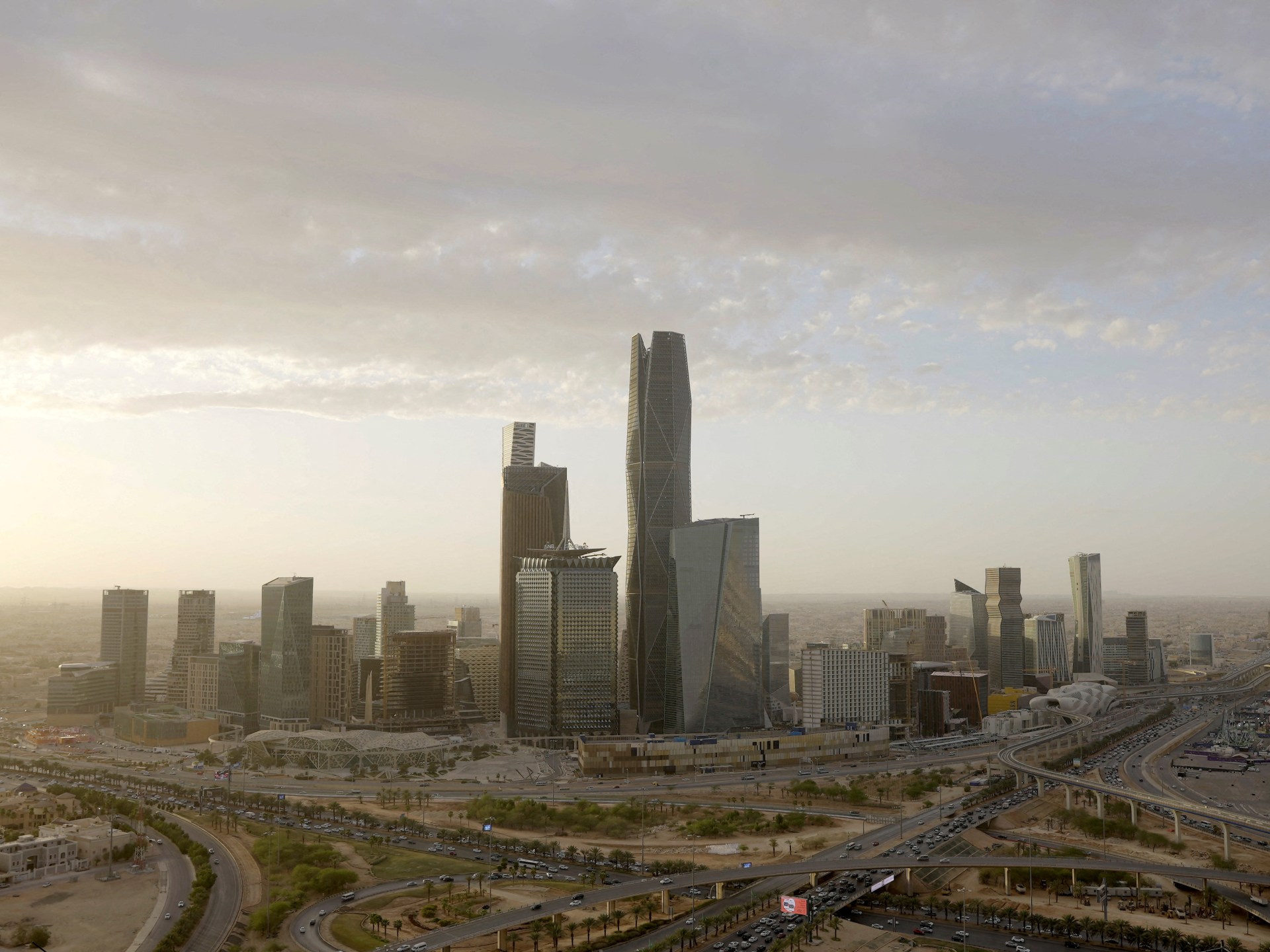 يناير المقبل الموعد النهائي لنقل المقار الإقليمية للشركات إلى السعودية | اقتصاد – البوكس نيوز
