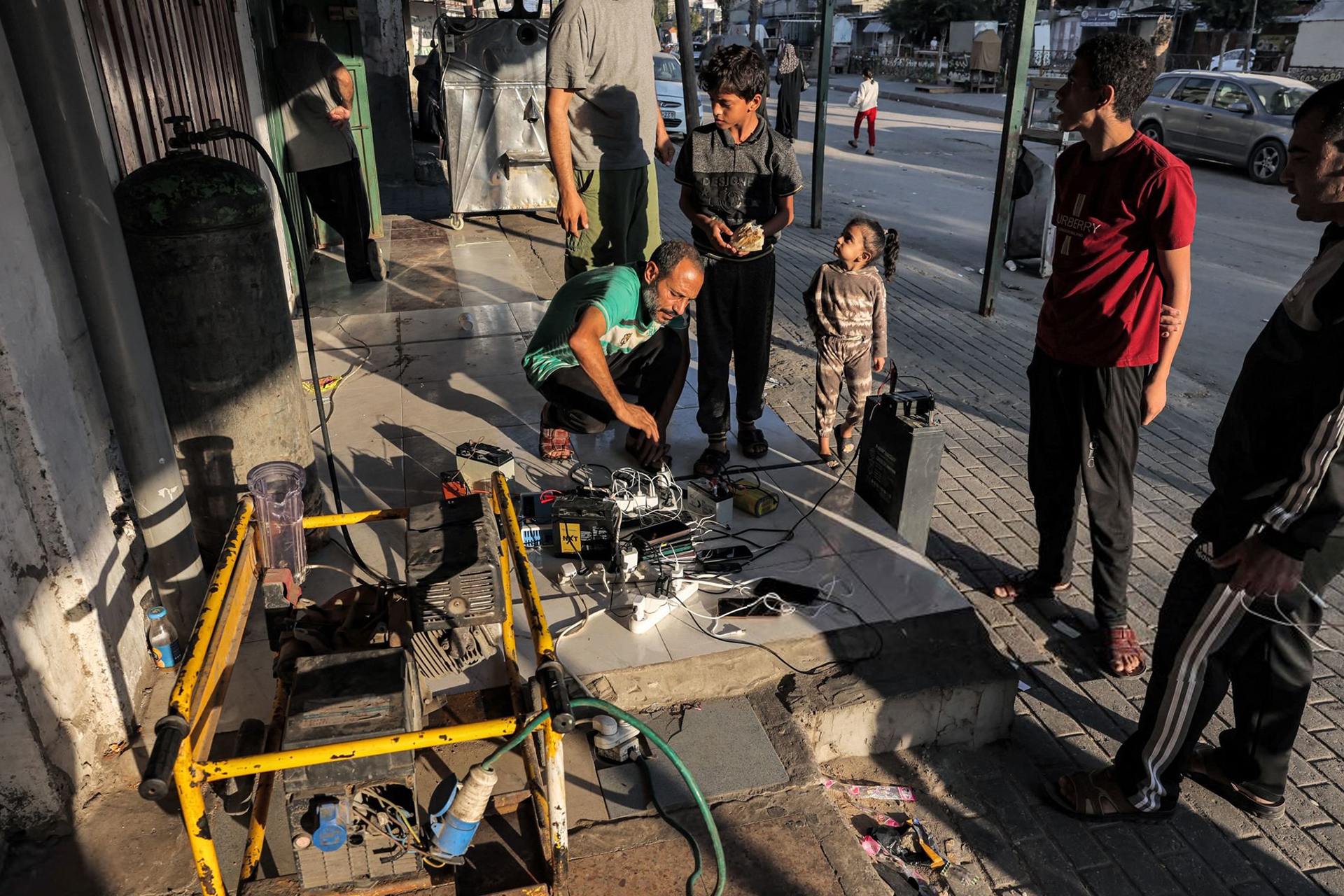 عودة جزئية لخدمات الاتصالات إلى غزة بعد توفير كمية وقود محدودة | أخبار – البوكس نيوز