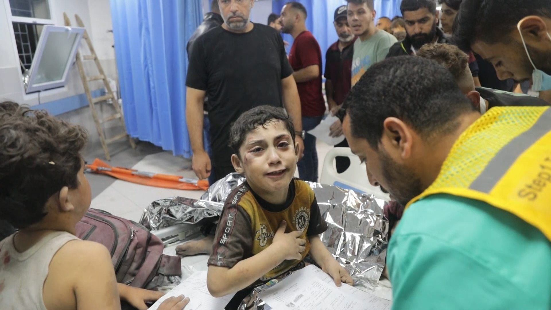 شاهد.. كيف يعمل المسعفون في غزة خلال الحرب | أخبار – البوكس نيوز