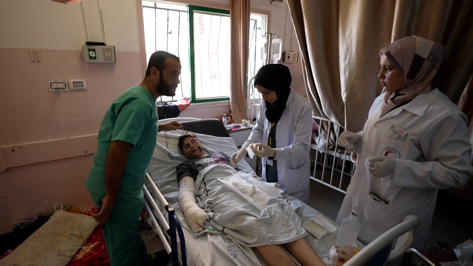 معاناة الفرق الطبية على لسان ممرضة من مستشفيات غزة | أخبار – البوكس نيوز