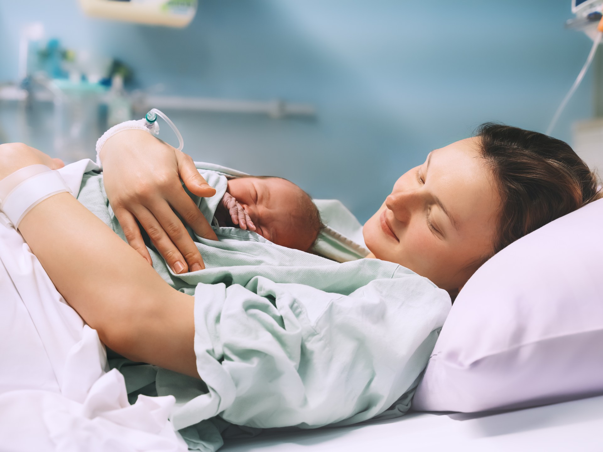 هل تخفف الولادة بالتنويم المغناطيسي من آلام المخاض؟ | مرأة – البوكس نيوز
