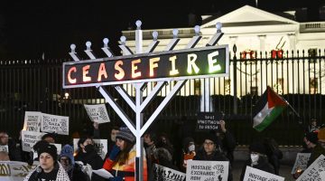 يهود وأميركيون يتظاهرون أمام البيت الأبيض والكونغرس لوقف الحرب بغزة | أخبار – البوكس نيوز