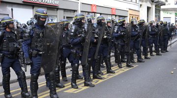 فرنسا تنشر 90 ألف شرطي برأس السنة تحسبا “لتهديد إرهابي محتمل” | أخبار – البوكس نيوز
