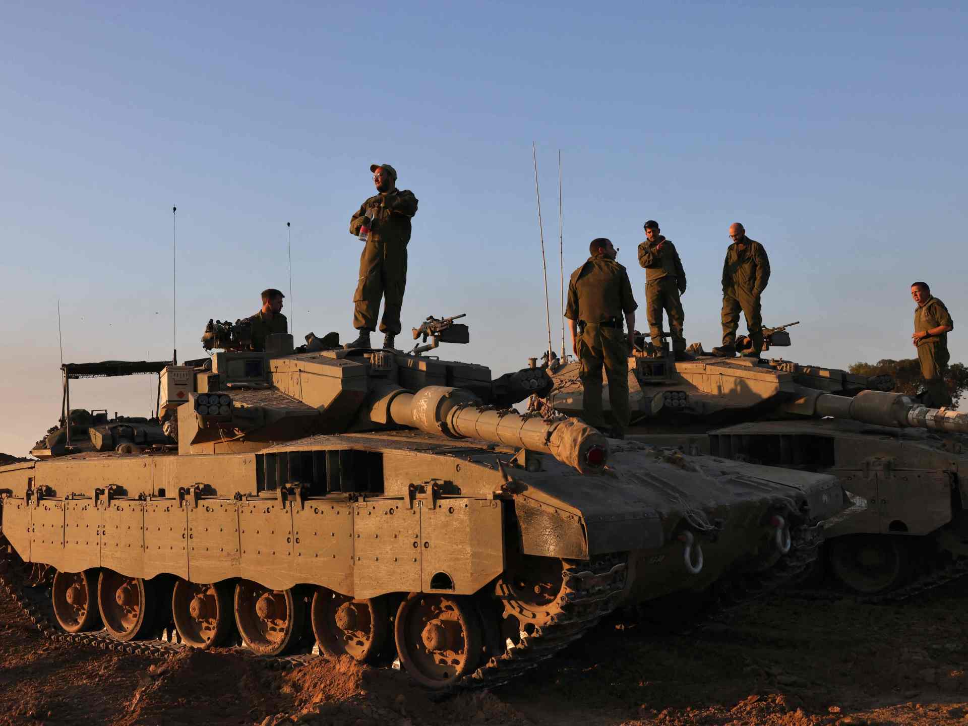 خشية ضربات المقاومة.. الاحتلال يعيد دباباته لنقاط خلفية خلال الهدنة بغزة | أخبار – البوكس نيوز