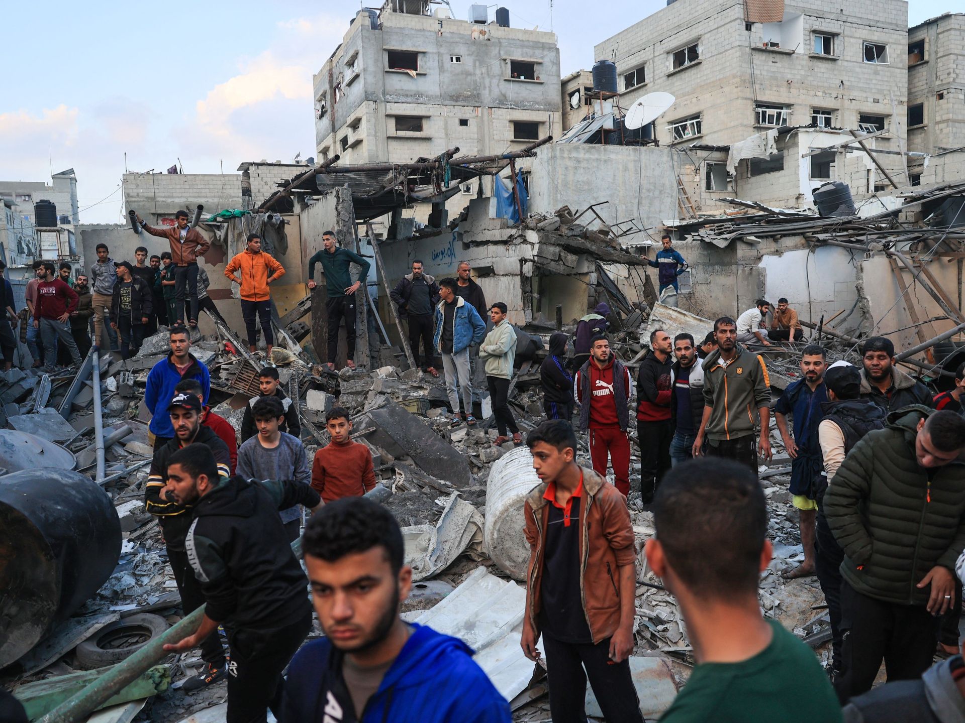 240 شهيدا منذ انتهاء الهدنة.. الاحتلال يقصف جنوب ووسط غزة جوا وبحرا | أخبار – البوكس نيوز