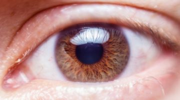 هل تؤثر العدسات اللاصقة على جفاف العين؟ | صحة – البوكس نيوز