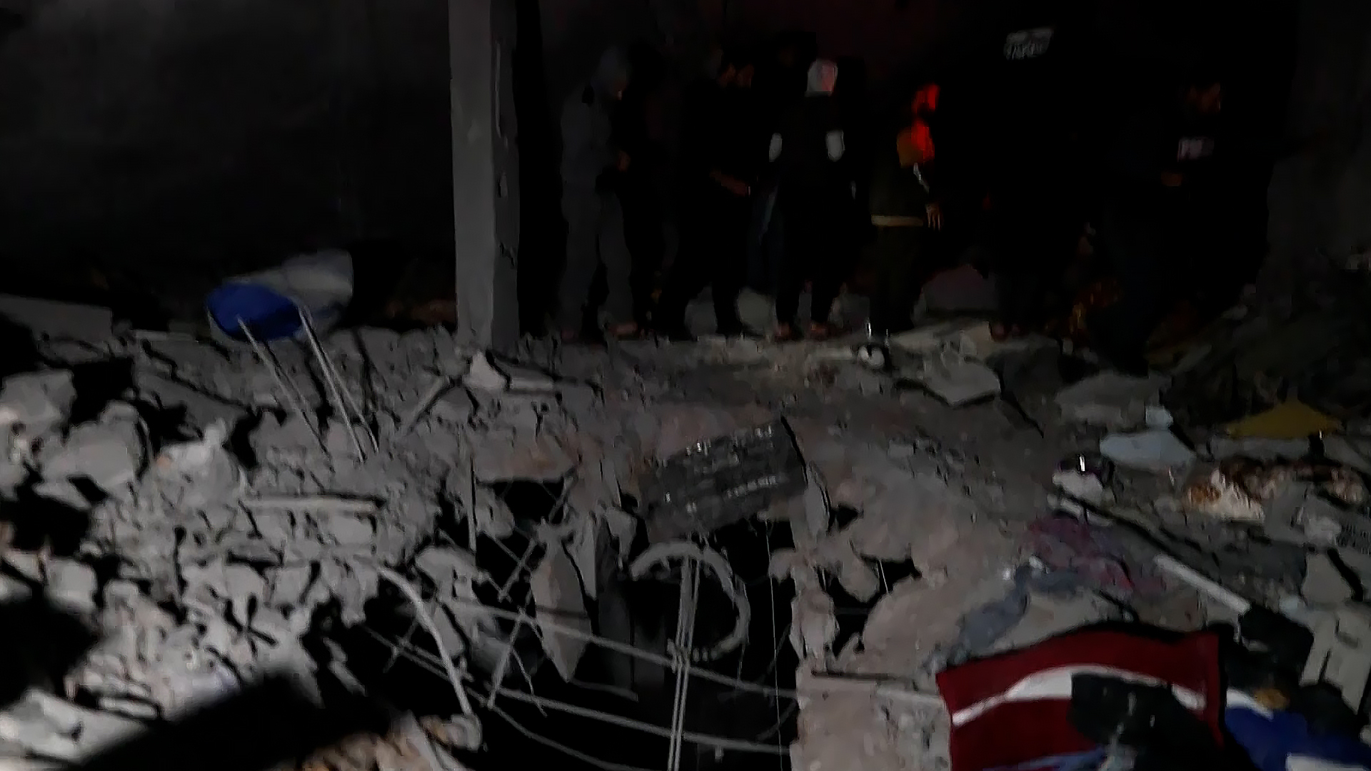 18 شهيدا في قصف منزل بمخيم النصيرات وسط غزة | البرامج – البوكس نيوز