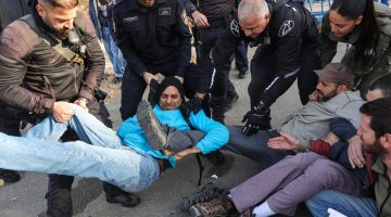 الشرطة الإسرائيلية تفرق عشرات المحتجين أمام مدخل الكنيست | أخبار – البوكس نيوز