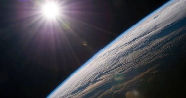 تكنولوجيا  – العلماء يطورون طلاءً زجاجيا يكافح تغير المناخ عن طريق عكس الإشعاع إلى الفضاء