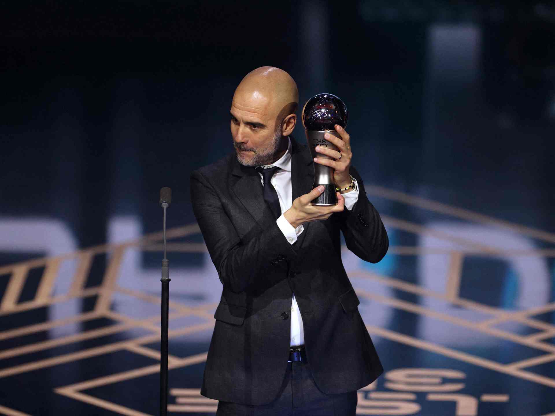 ميسي يفوز بجائزة أفضل لاعب في العالم والثلاثية ترجح كفة غوارديولا | أخبار رياضة – البوكس نيوز