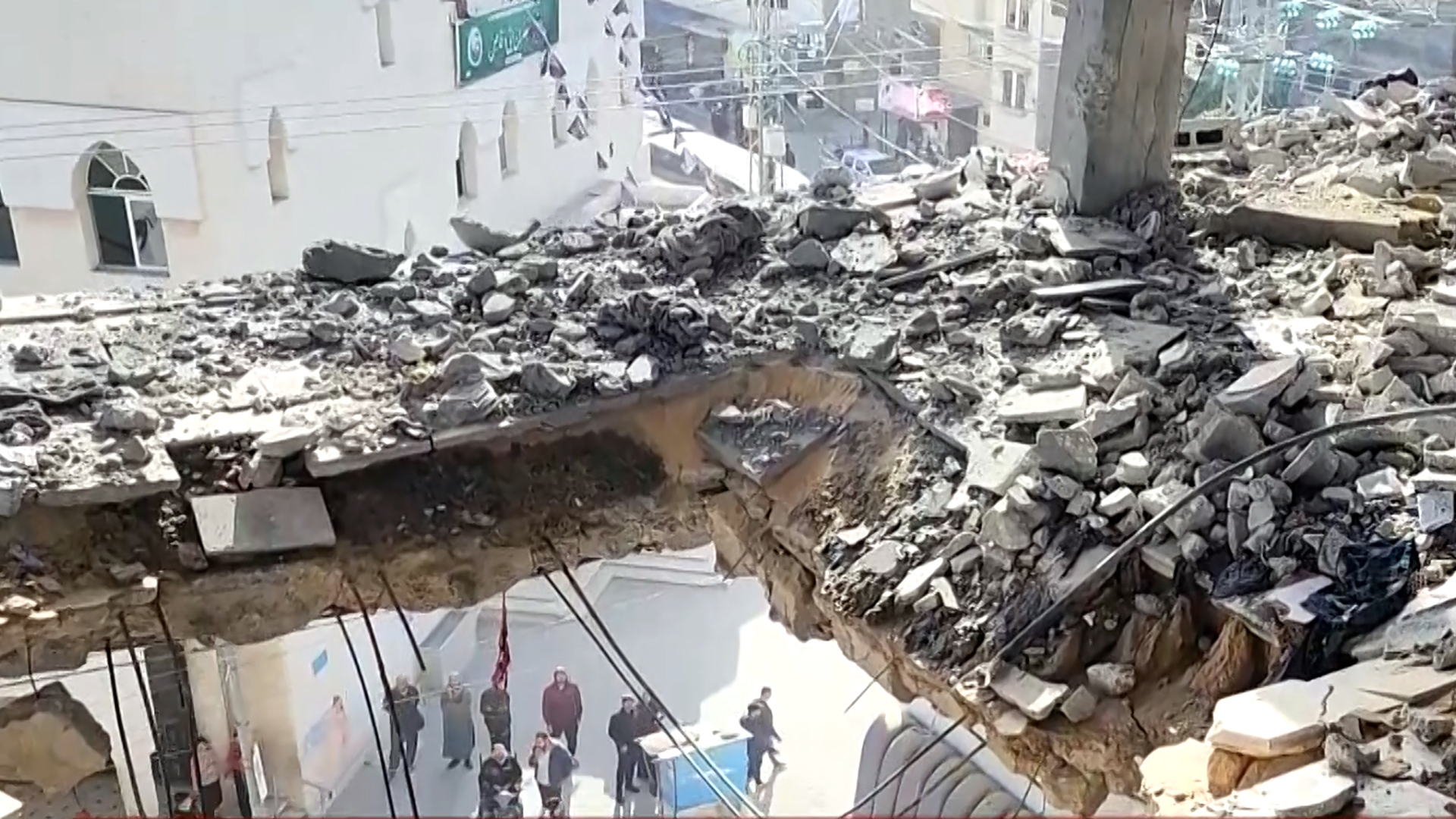 استشهاد 15 فلسطينيا وإصابة العشرات في قصف إسرائيلي استهدف منزلا يضم نازحين | البرامج – البوكس نيوز