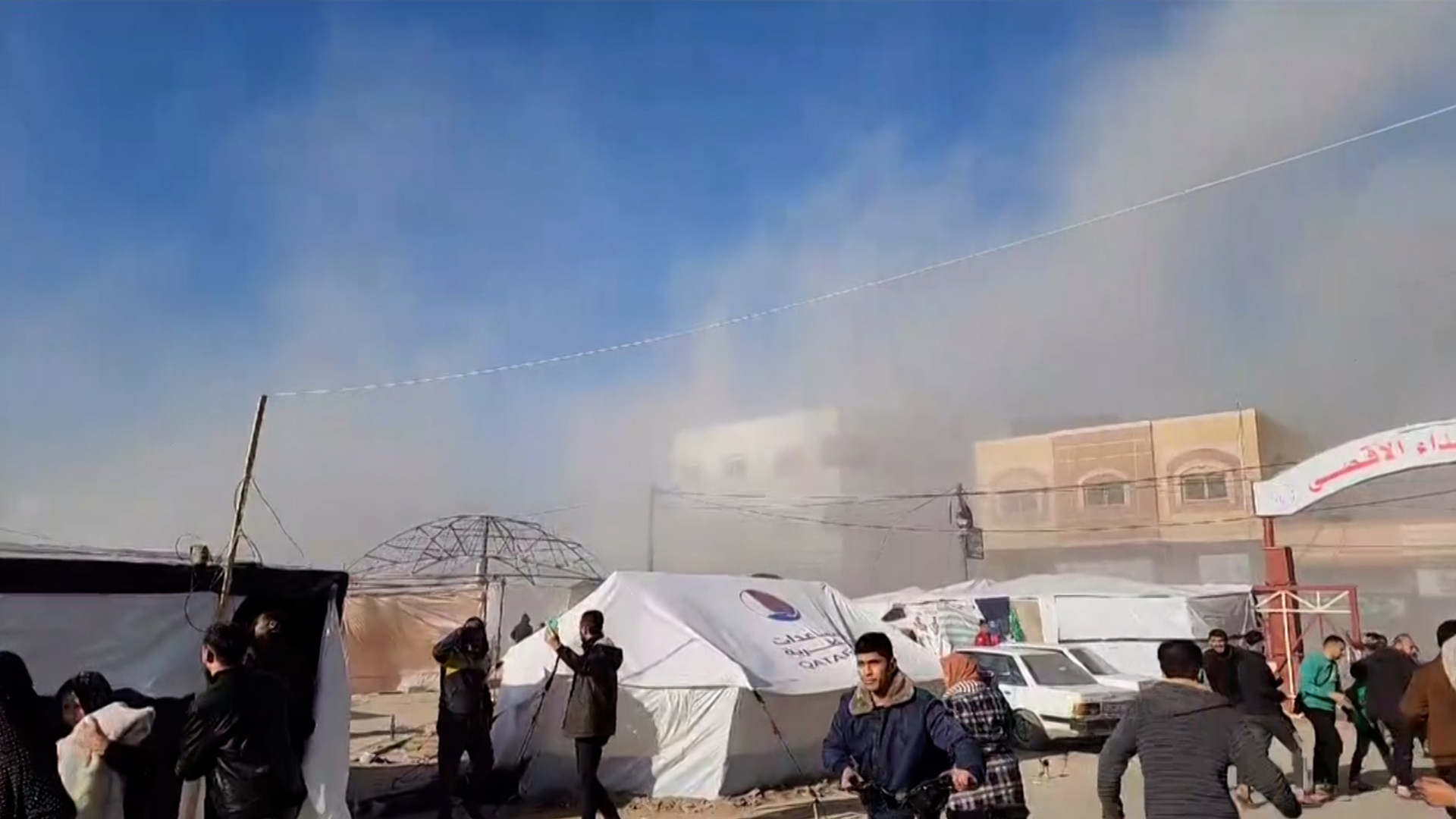 كاميرا البوكس نيوز ترصد لحظة قصف مستشفى شهداء الأقصى في دير البلح | البرامج – البوكس نيوز