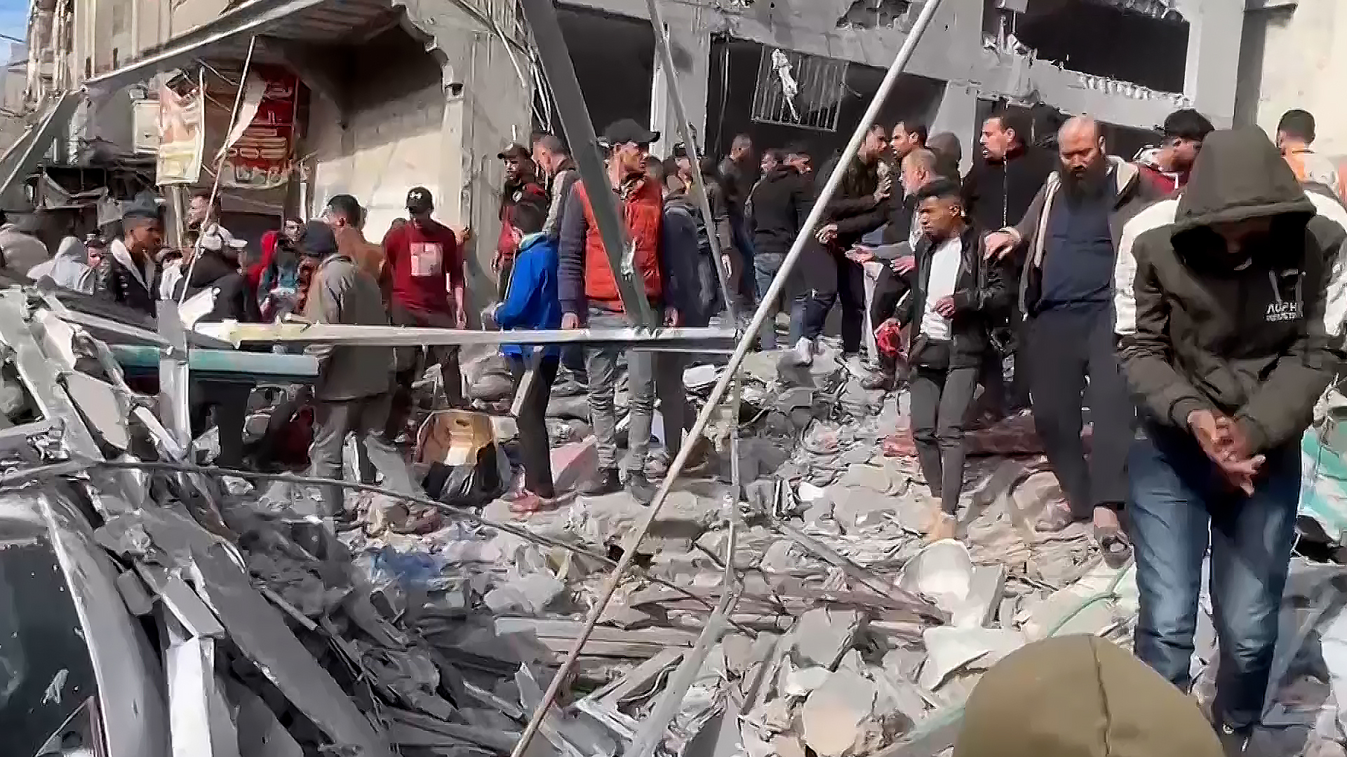 كاميرا البوكس نيوز ترصد الدمار الذي لحق بمنازل بخان يونس جراء قصف إسرائيلي | التقارير الإخبارية – البوكس نيوز