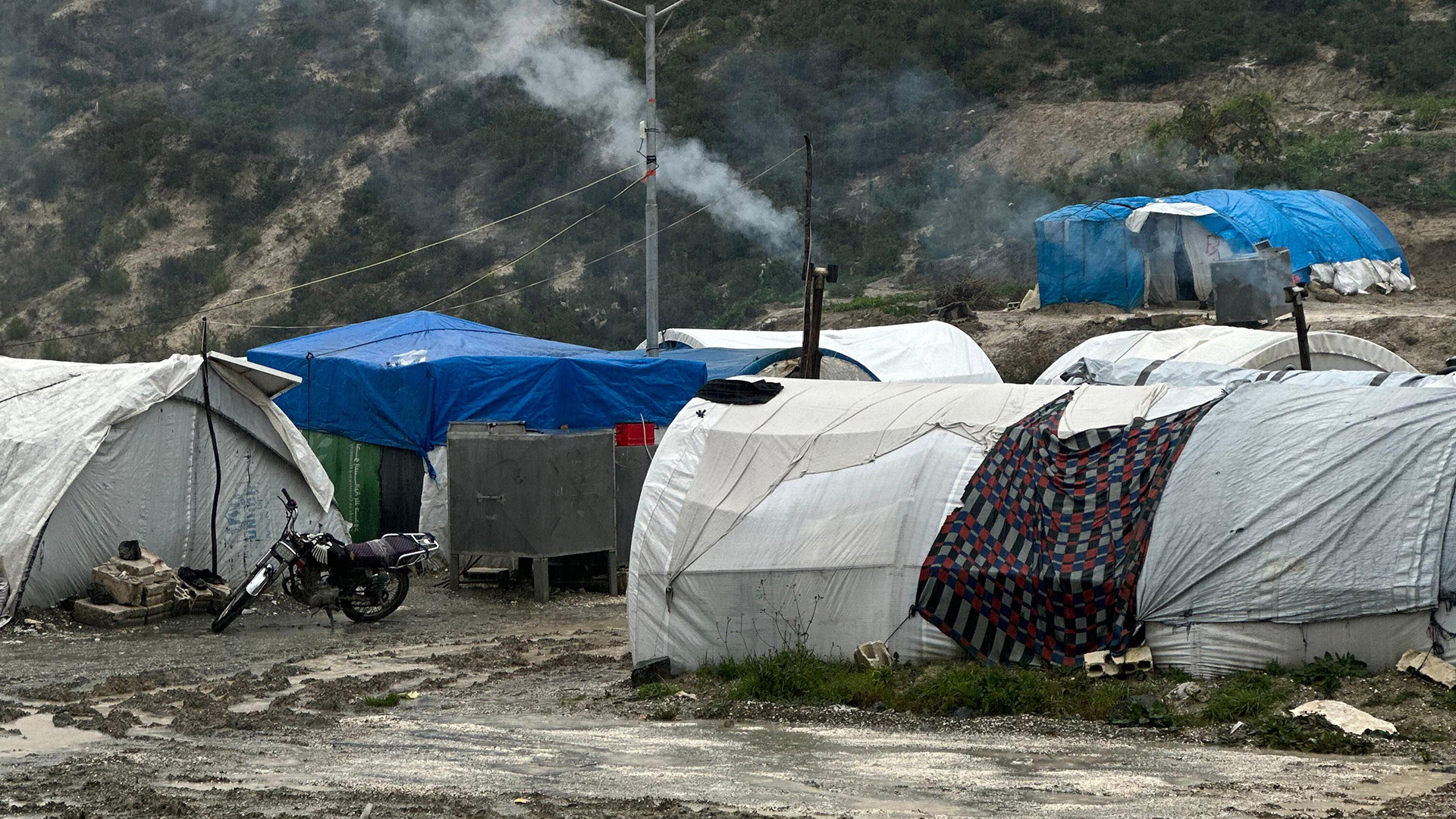 فيديو.. “العاصي” يفيض على مخيمات النازحين بريف إدلب والدفاع المدني يستنفر | سياسة – البوكس نيوز
