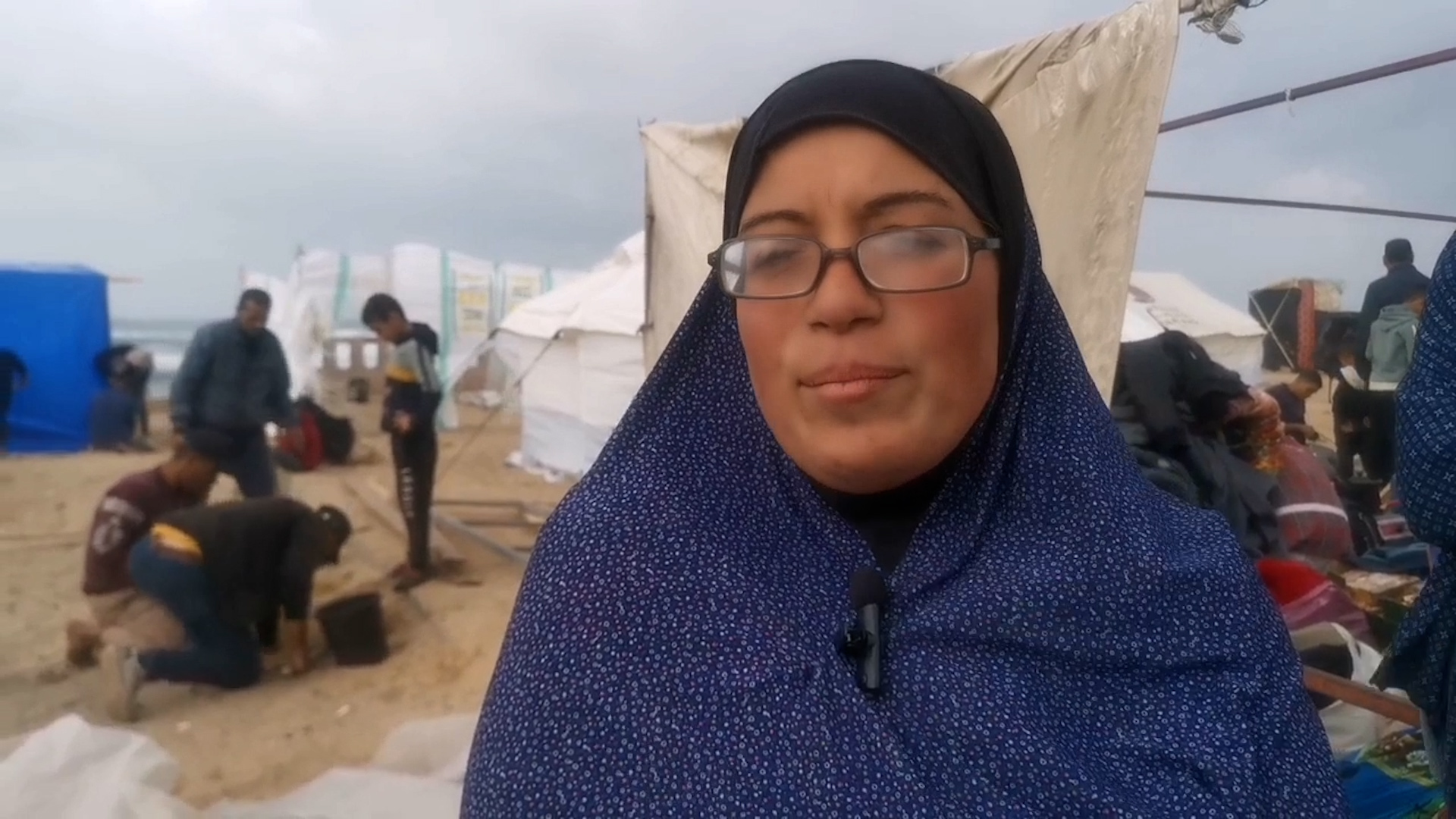 فيديو.. غزّيون يروون للجزيرة نت رحلة نزوحهم من خان يونس | سياسة – البوكس نيوز