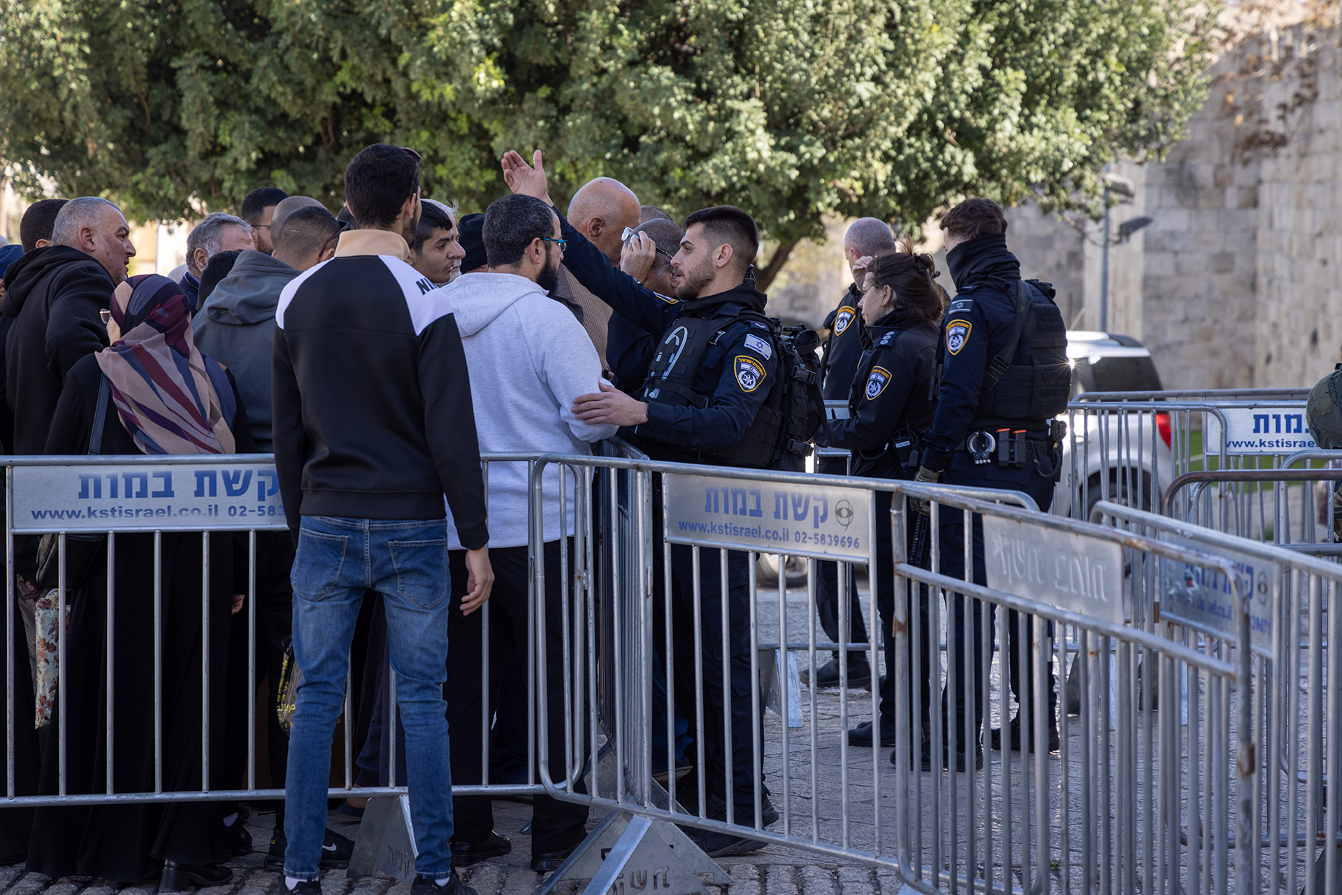 الاحتلال يضع سواتر حديدية بمحيط المسجد الأقصى | أخبار القدس – البوكس نيوز